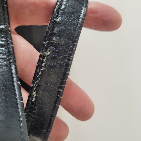 Vintage black faux leather handbag with multiple pockets - Picture 16 of 16